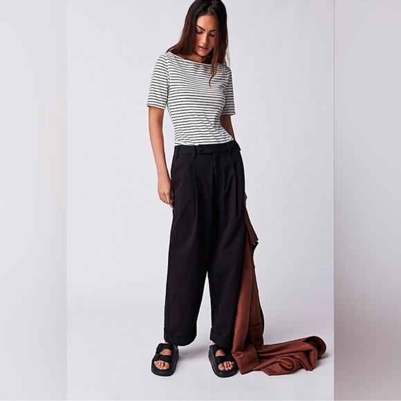 Free People Pants - Free People Needed Breaking Trousers Mid Rise Pleating 100% Cotton Black‎ Size 0